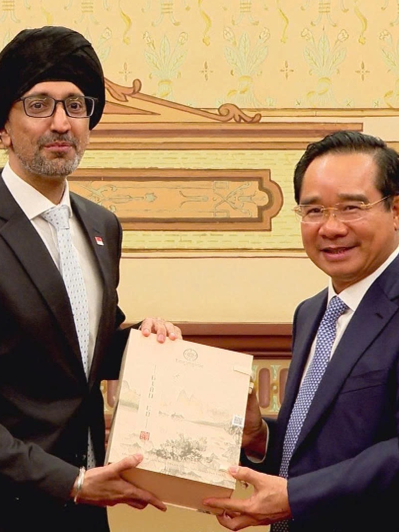 Chủ tịch UBND TP. Hồ Chí Minh Nguyễn Văn Được tiếp Đại sứ Singapore tại Việt Nam