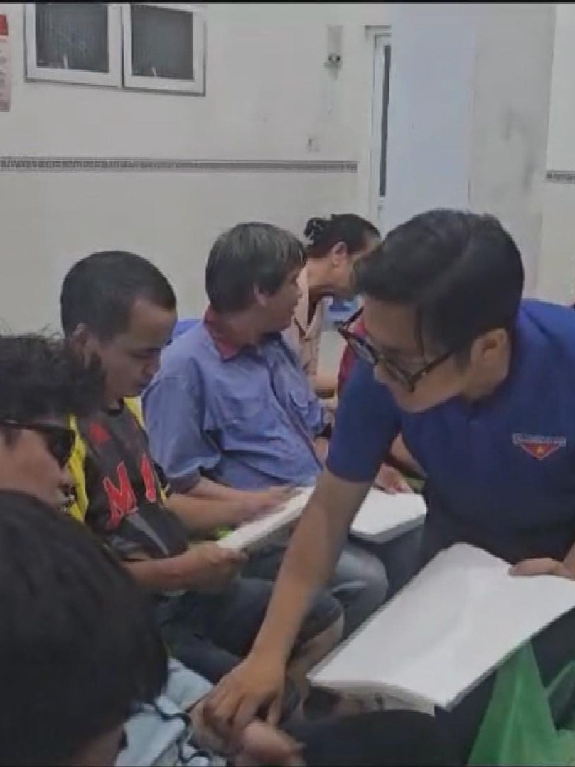 Phường Bình Thạnh phát hành tài liệu chữ nổi cho cử tri khiếm thị