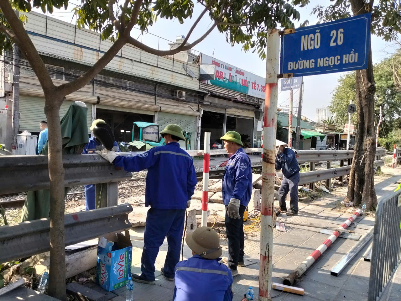 "Phản ứng nhanh" sau tai nạn chết người tại lối đi tự mở qua đường sắt ở Hà Nội- Ảnh 2.