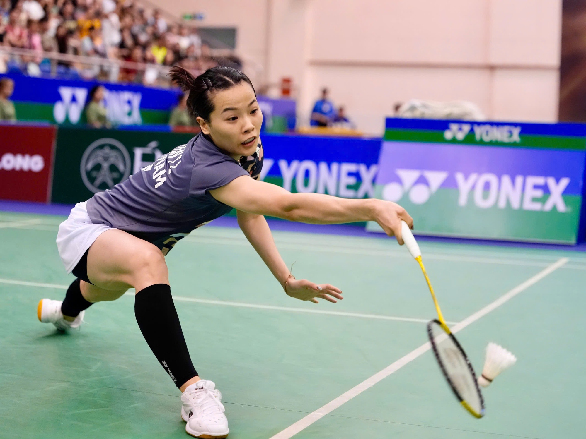 Nguyễn Thùy Linh thắng cực hay, tiếp tục chạm trán đối thủ 'khủng' ở giải cầu lông Thụy Sĩ mở rộng- Ảnh 1. Nguyễn Thùy Linh thắng cực hay, tiếp tục chạm trán đối thủ 'khủng' ở giải cầu lông Thụy Sĩ mở rộng- Ảnh 1.