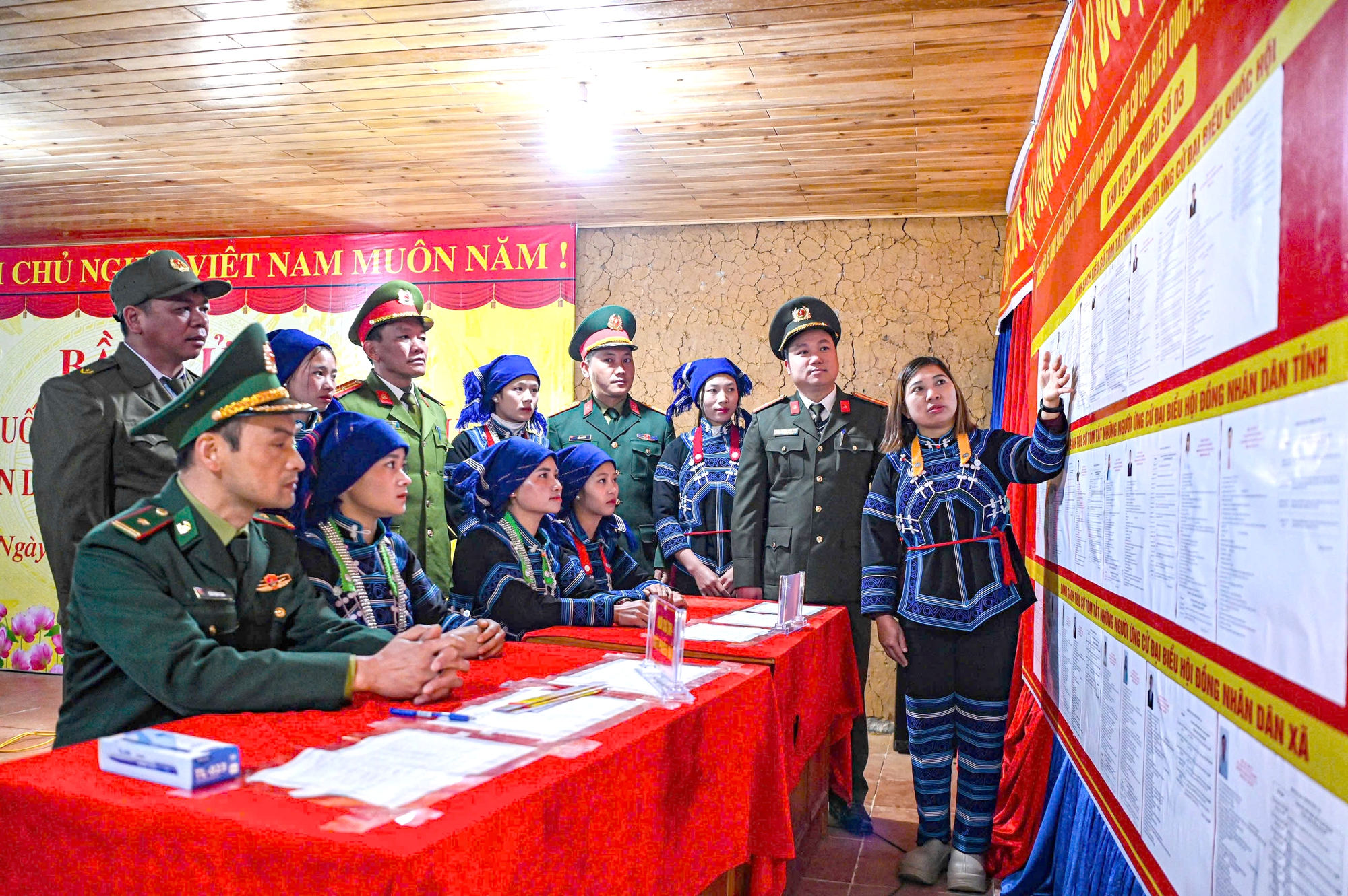 Bầu cử vui như Tết ở vùng cao - Ảnh 2. bầu cử - Ảnh 2.