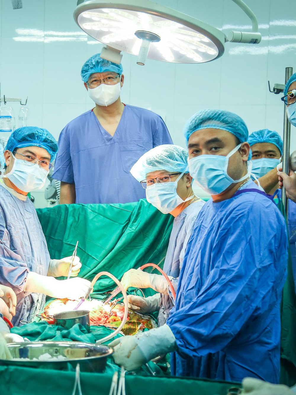 Lần đầu tại Việt Nam: Người được nhận gan lại hiến gan cho người bệnh khác