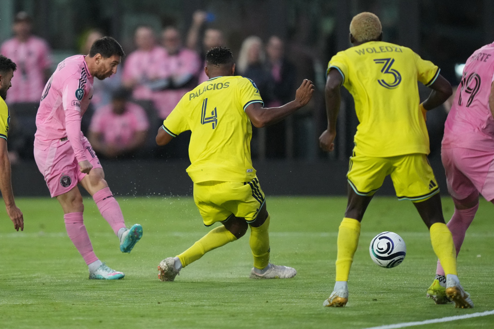 Messi ghi bàn thứ 900 ở tuổi 38, Inter Miami vẫn bị loại khỏi CONCACAF Champions Cup- Ảnh 1.