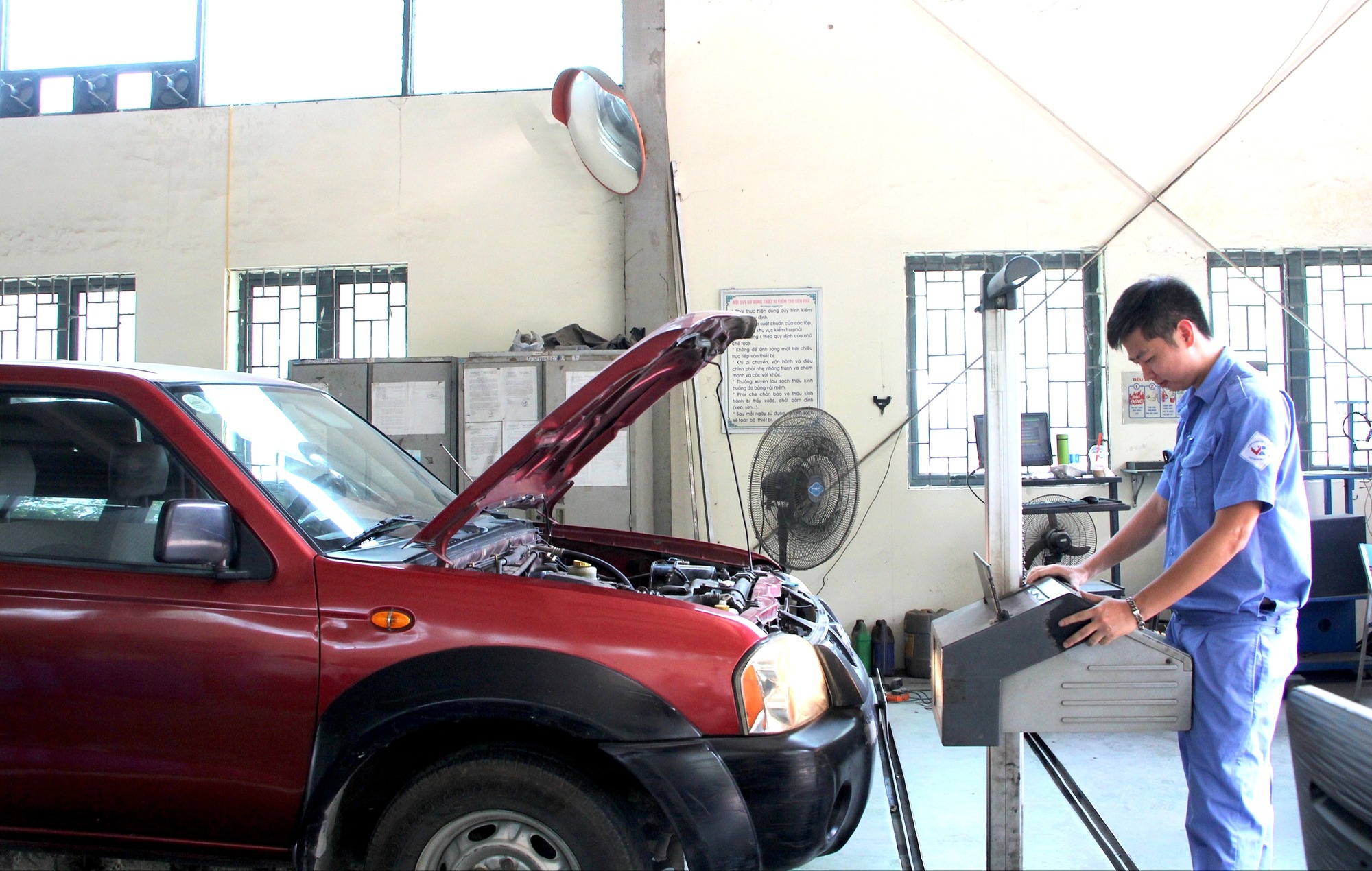 Hết cảnh xếp hàng chờ đăng kiểm xe - Ảnh 1. Hết cảnh xếp hàng chờ đăng kiểm xe - Ảnh 1.