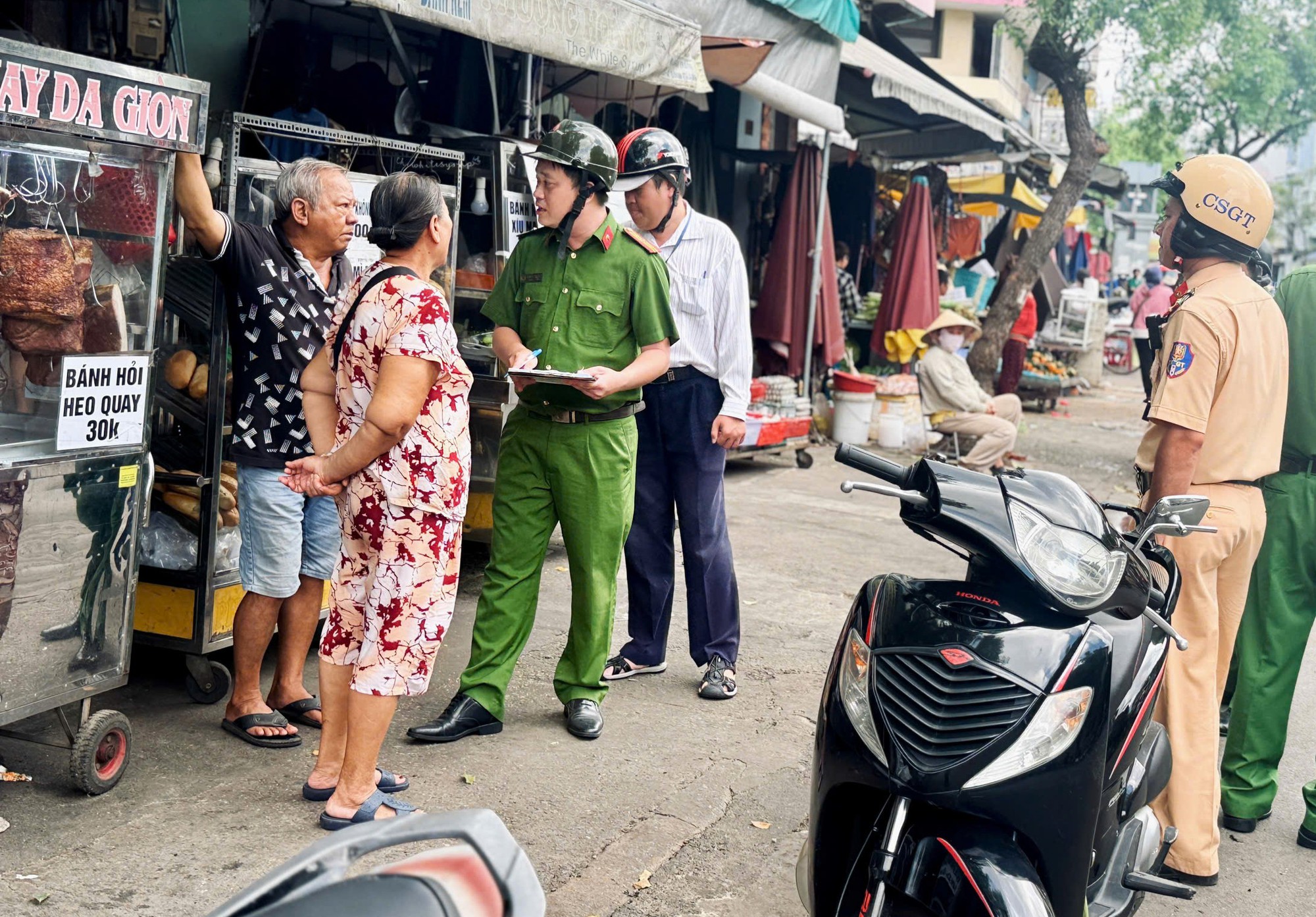 Quản lý vỉa hè tp . Hcm: Tái lập mỹ quan đô thị năm 2026 - Ảnh 2.