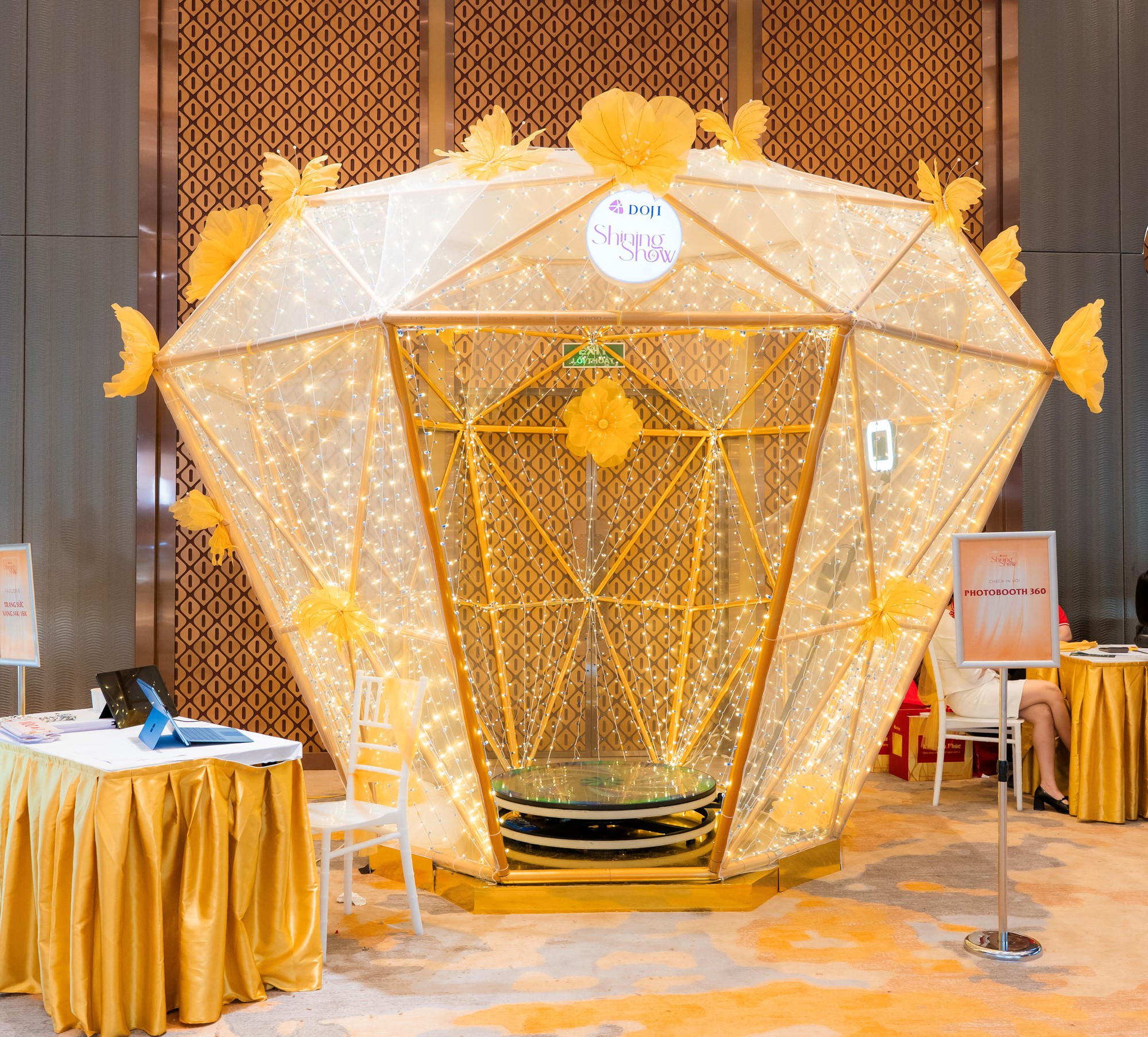 Triển lãm trang sức DOJI shining show 'đổ bộ' Đà Nẵng- Ảnh 2.