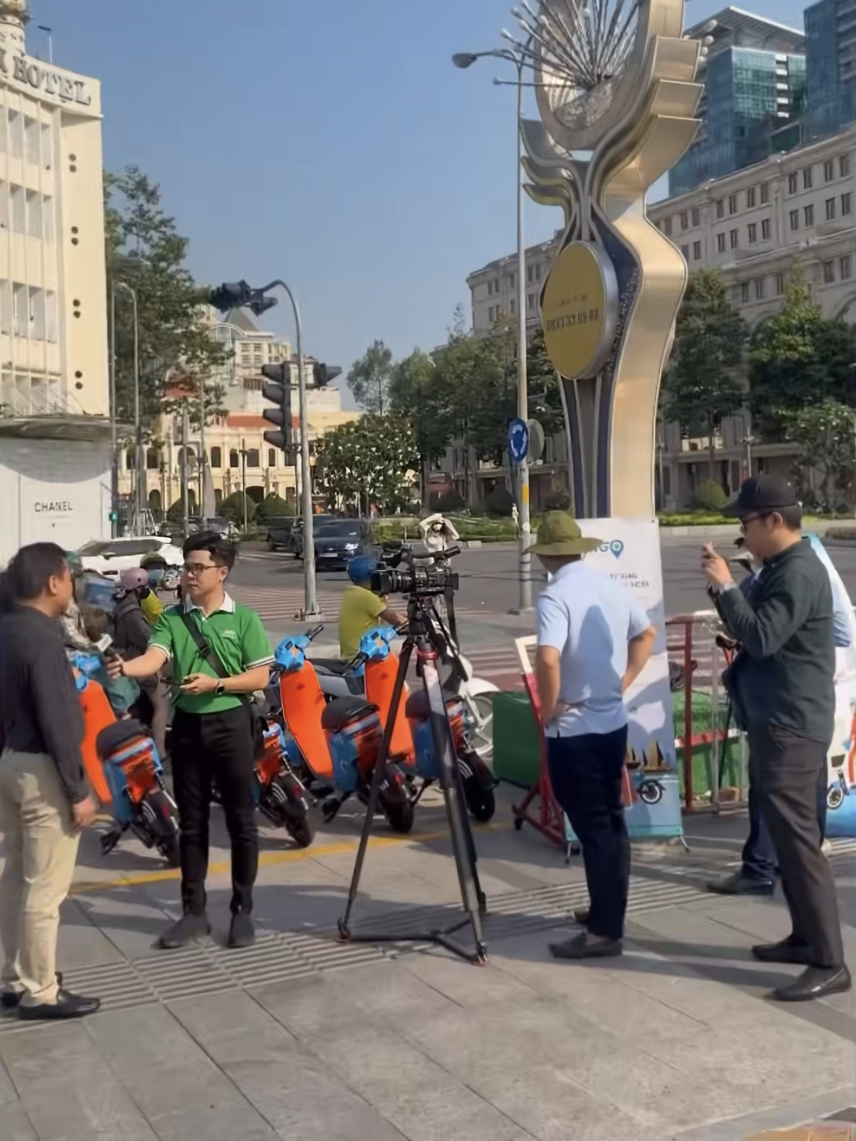 Đằng sau 7 phút lên sóng của phóng sự "Trải nghiệm xe đạp điện công cộng TP. Hồ Chí Minh"