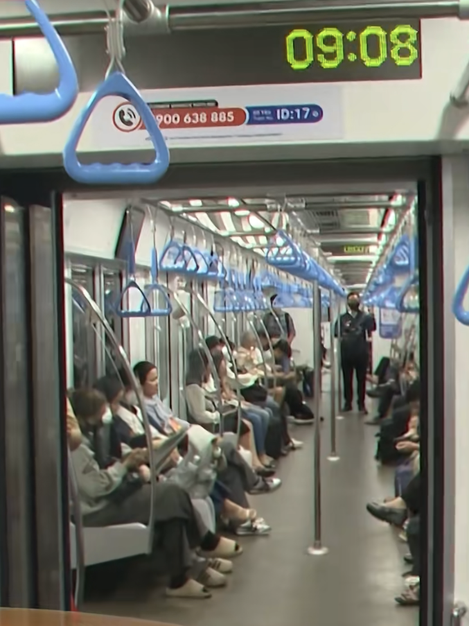 Metro số 1: Phương thức thanh toán không dùng tiền mặt chiếm 90%