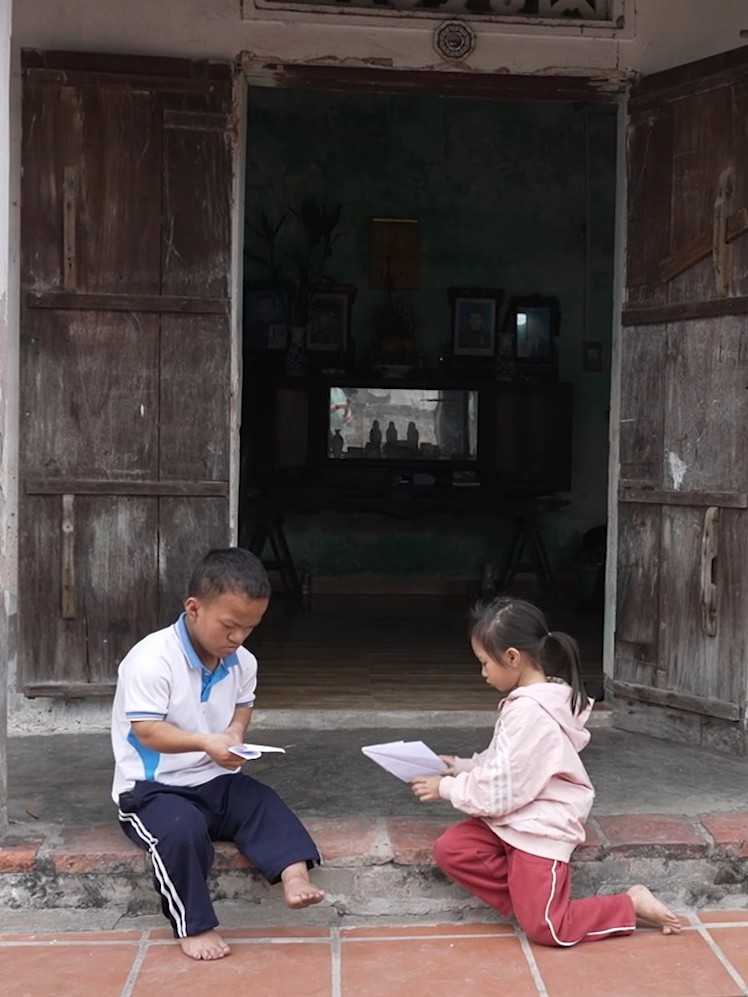 Mái ấm gia đình Việt: Chồng qua đời, người vợ bệnh tật gồng gánh nuôi ba con nhỏ