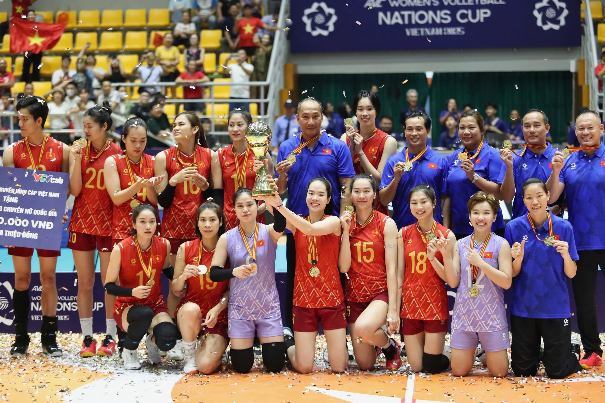 Tuyển bóng chuyền nữ Việt Nam được treo thưởng lớn- Ảnh 1. Tuyển bóng chuyền nữ Việt Nam được treo thưởng lớn- Ảnh 1.