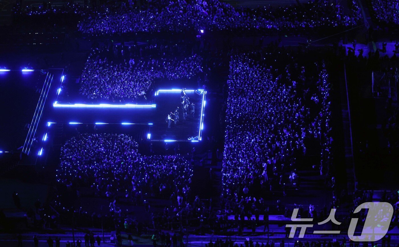 BTS và concert lịch sử: Các "vị vua" thật sự trở lại- Ảnh 5. BTS và concert lịch sử: Các "vị vua" thật sự trở lại- Ảnh 5.