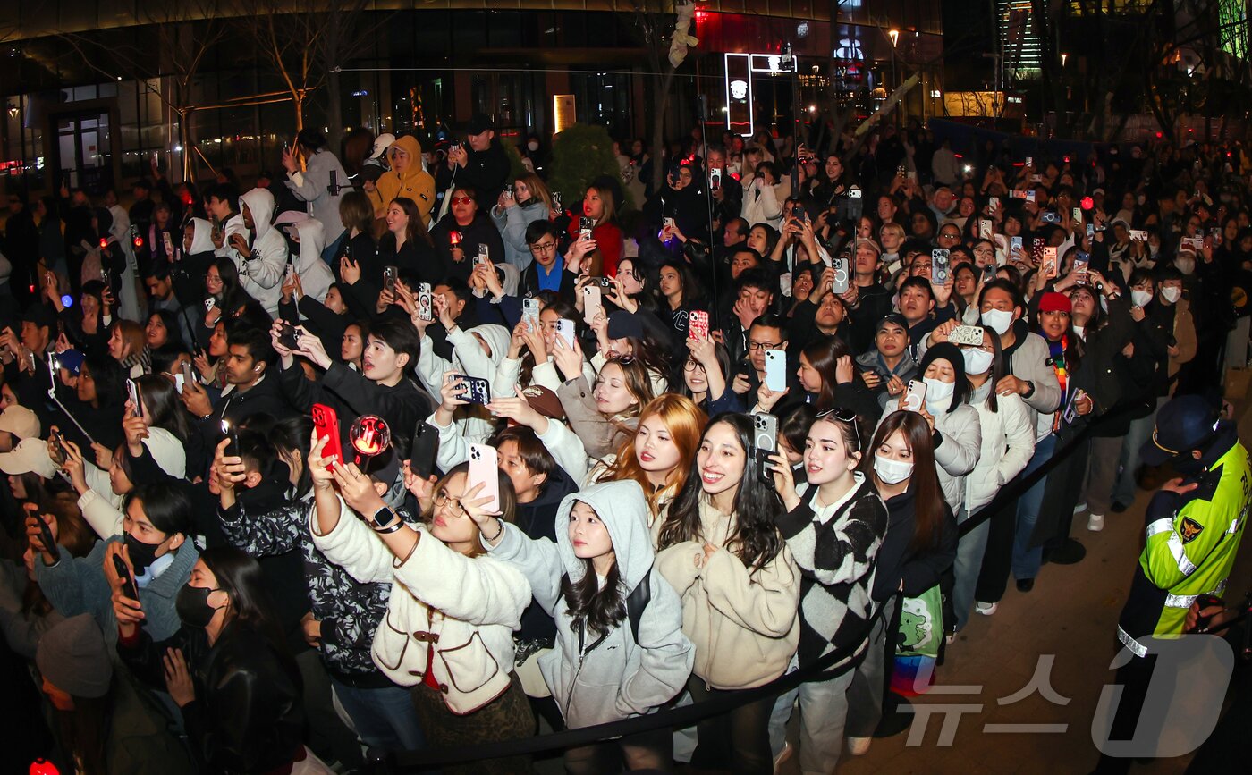 BTS và concert lịch sử: Các "vị vua" thật sự trở lại- Ảnh 6. BTS và concert lịch sử: Các "vị vua" thật sự trở lại- Ảnh 6.