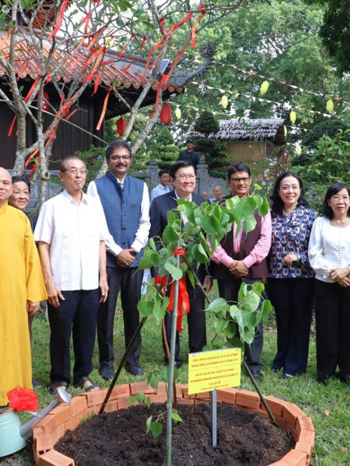 Tổng Lãnh sự Ấn Độ tại TP. Hồ Chí Minh đến thăm Khu Di tích Giồng Dứa