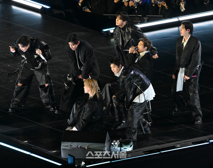 BTS và concert lịch sử: Các "vị vua" thật sự trở lại- Ảnh 3. BTS và concert lịch sử: Các "vị vua" thật sự trở lại- Ảnh 3.