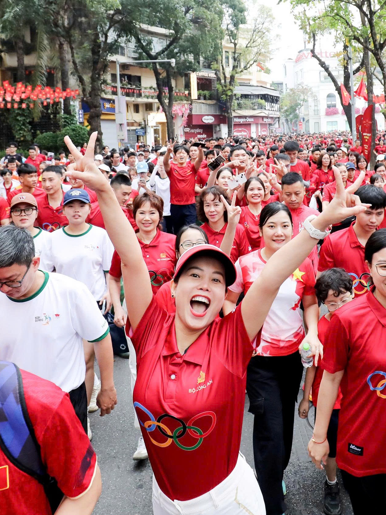 Hơn 15.000 người tham gia Ngày chạy Olympic 2026 tại Hà Nội, lan tỏa phong trào rèn luyện toàn dân