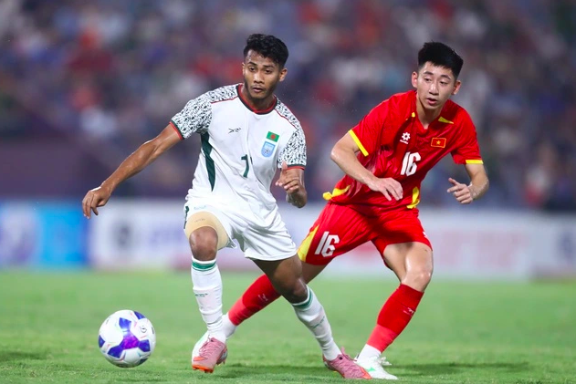 Nhân tài U.23 ở đội tuyển Việt Nam được thầy Kim trọng dụng thế nào, thủ môn 1,91 m có cơ hội? - Ảnh 2.