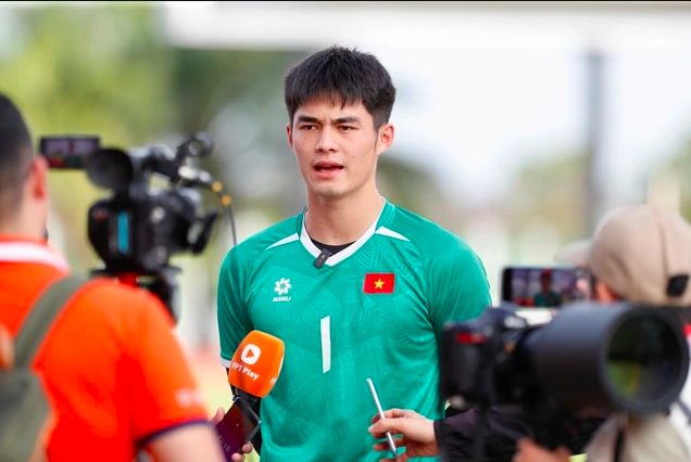 Nhân tài U.23 ở đội tuyển Việt Nam được thầy Kim trọng dụng thế nào, thủ môn 1,91 m có cơ hội? - Ảnh 1.