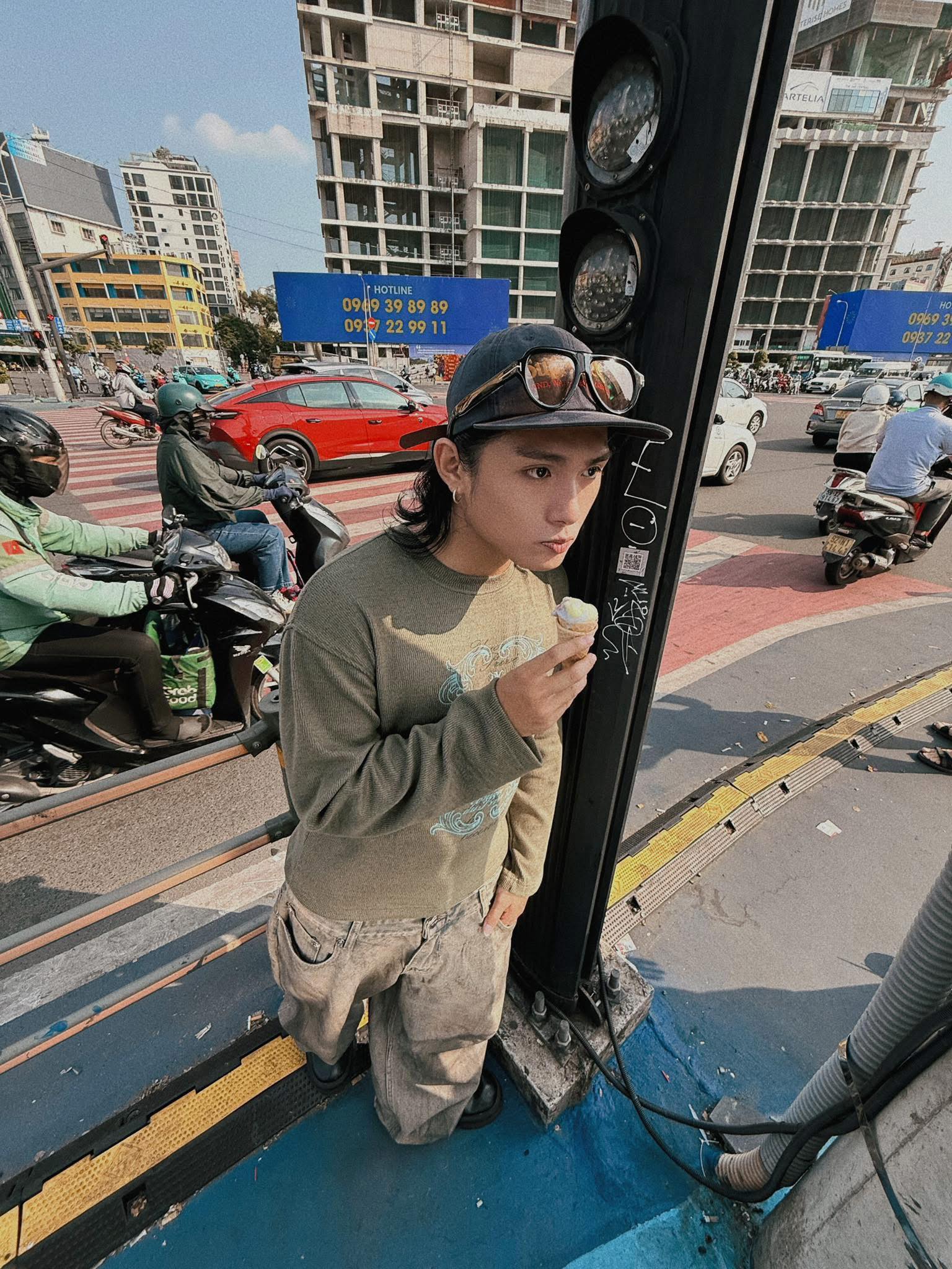 Hơn 1000 người "truy tìm" GREY D khắp TP HCM  - Ảnh 1.