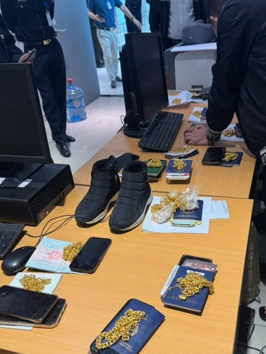 Hải quan sân bay phát hiện nhóm đối tượng vận chuyển trái phép gần 7kg vàng