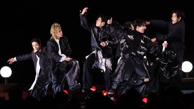 Tổng thống Hàn ủng hộ mạnh màn tái xuất của nhóm nhạc BTS - Ảnh 3.