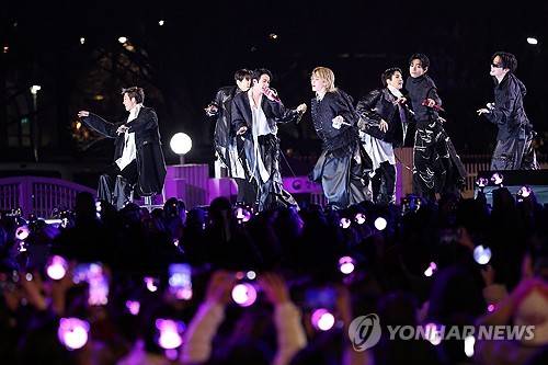 Tổng thống Hàn ủng hộ mạnh màn tái xuất của nhóm nhạc BTS - Ảnh 5.