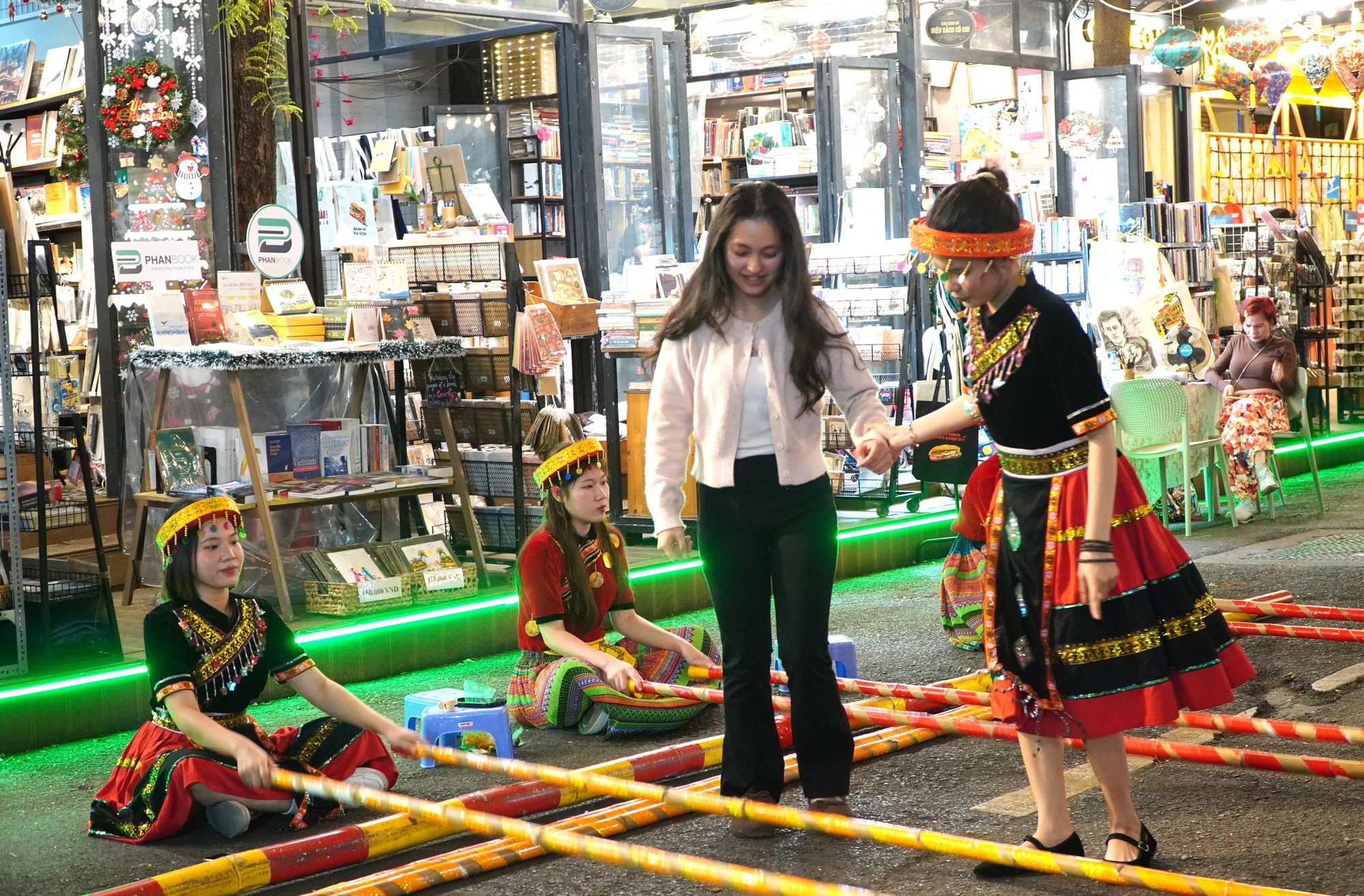 Năm 2025, tổng doanh thu Đường sách TP.HCM đạt 62,45 tỉ đồng- Ảnh 1.