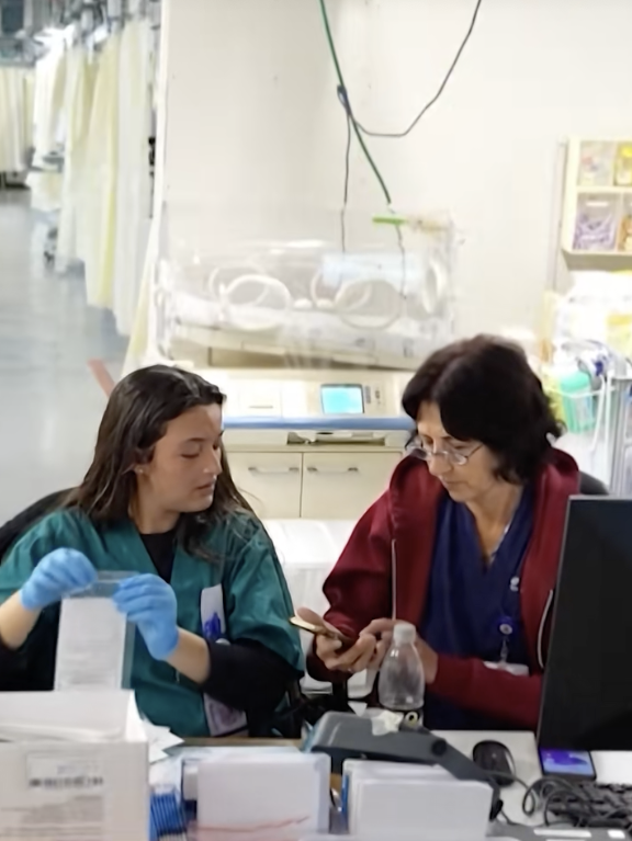 Bệnh viện ở Israel chuyển xuống tầng hầm để đảm bảo an toàn.