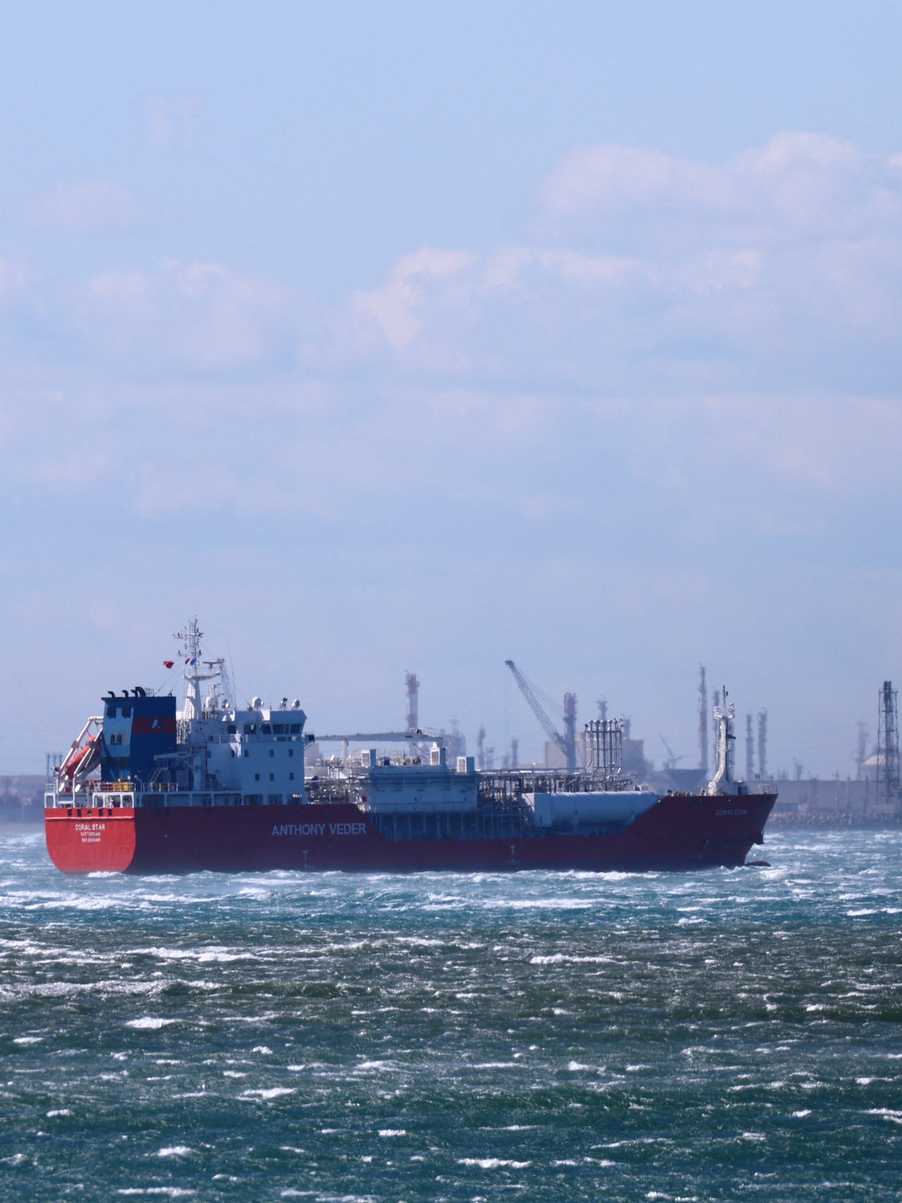 Iran muốn thu phí tàu thuyền đi qua eo biển Hormuz