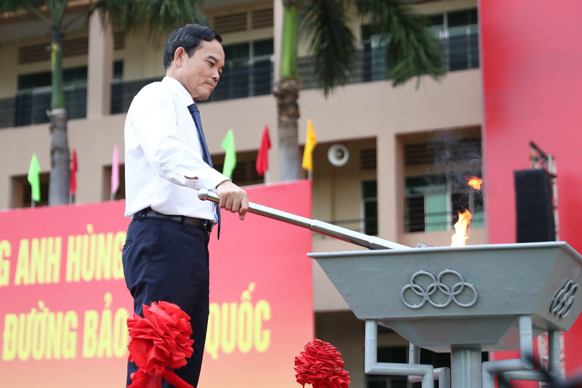 Lớp thanh niên đầu tiên của TPHCM sau sáp nhập lên đường nhập ngũ - Ảnh 2.