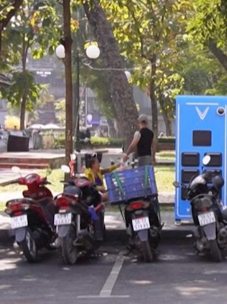 TP. Hồ Chí Minh đảm bảo vỉa hè thông thoáng cho người đi bộ khi lắp đặt tủ đổi pin