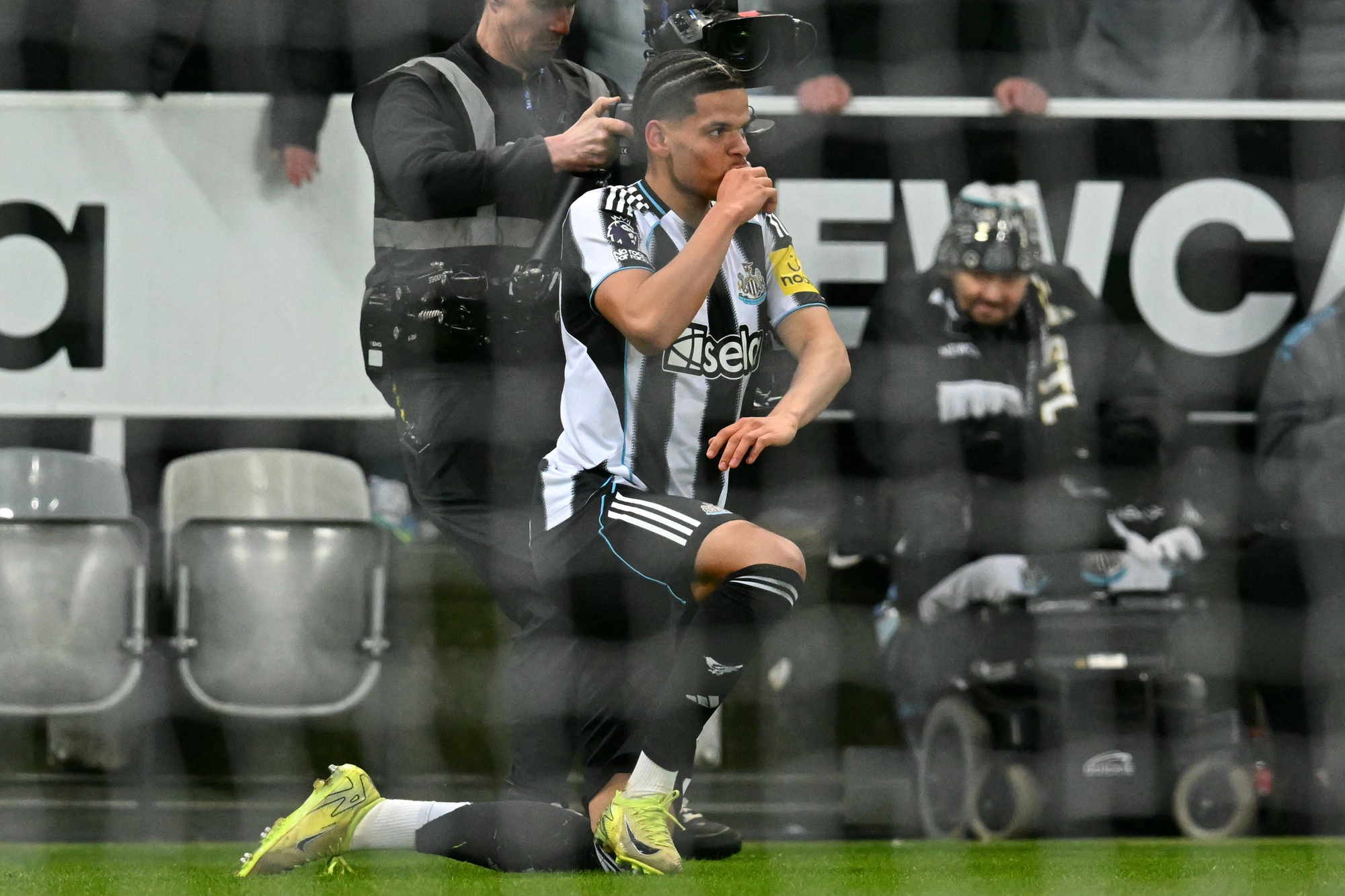 Thua phút cuối, Man United đứt mạch thăng hoa- Ảnh 2.