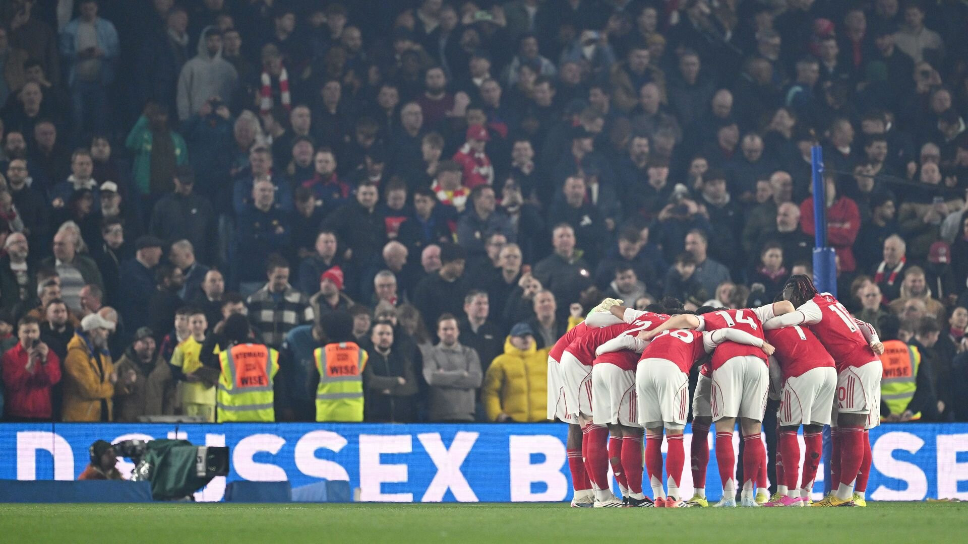 Đánh bại Brighton, Arsenal cho Man City "ngửi khói"- Ảnh 1.