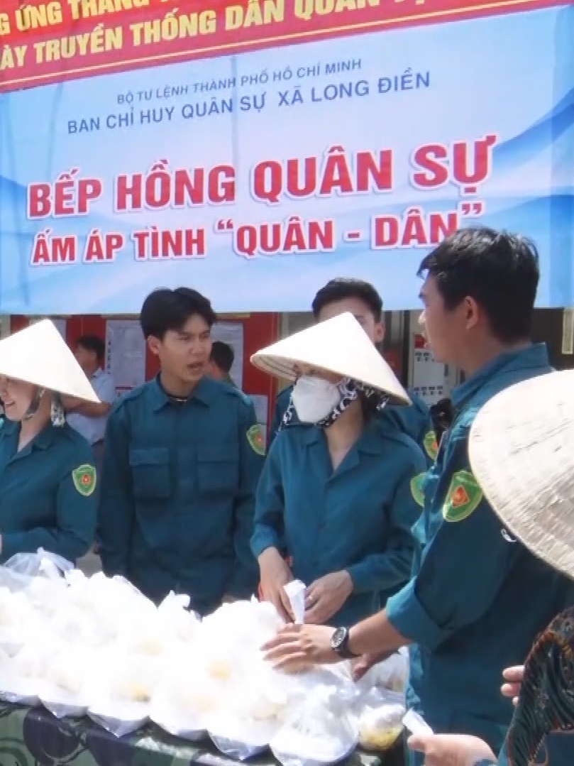 Bếp hồng quân sự: Ấm áp tình quân dân giữa lòng thành phố