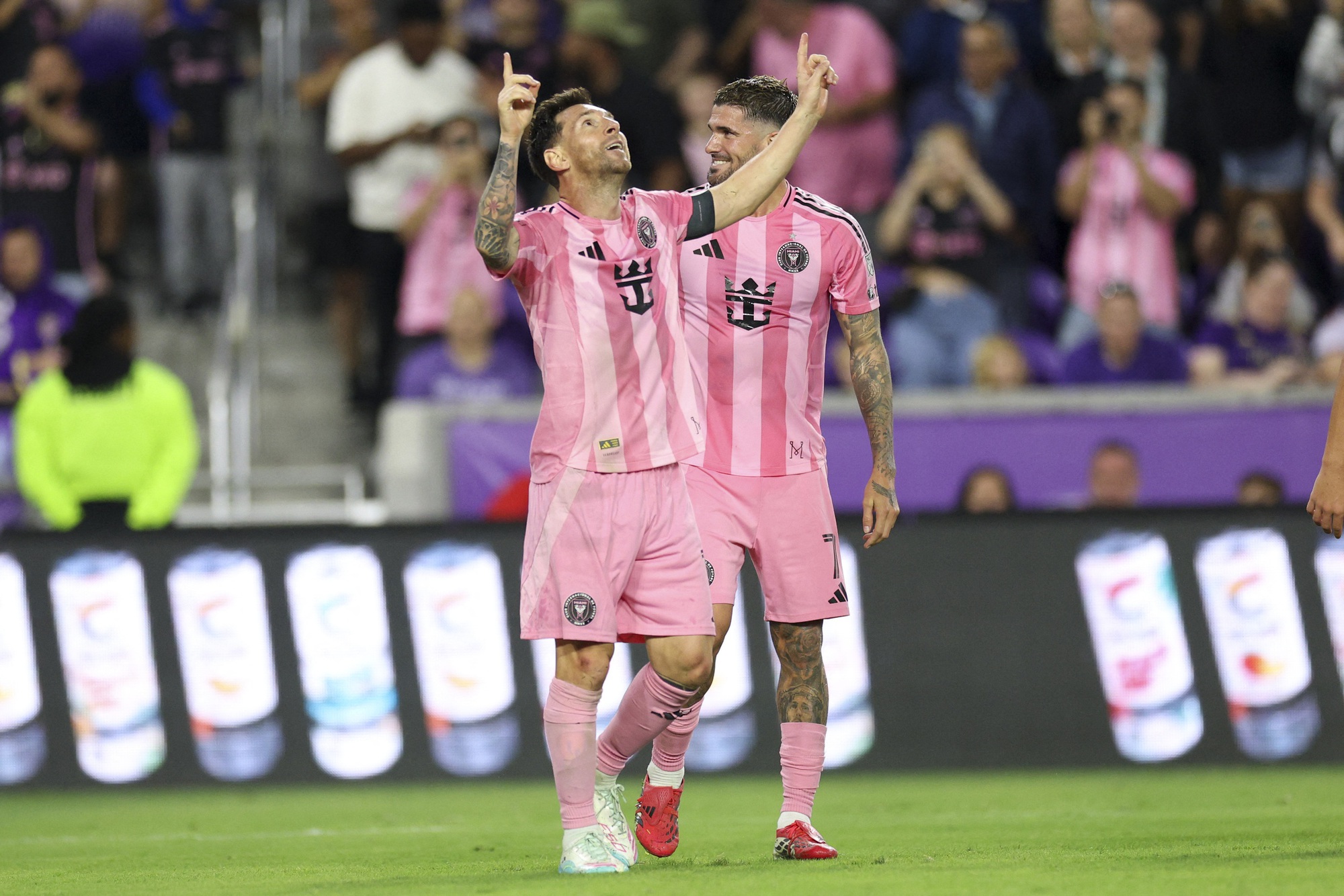 Messi chinh phục hơn 72.000 khán giả Mỹ, sắp phá cột mốc 900 bàn thắng- Ảnh 1.