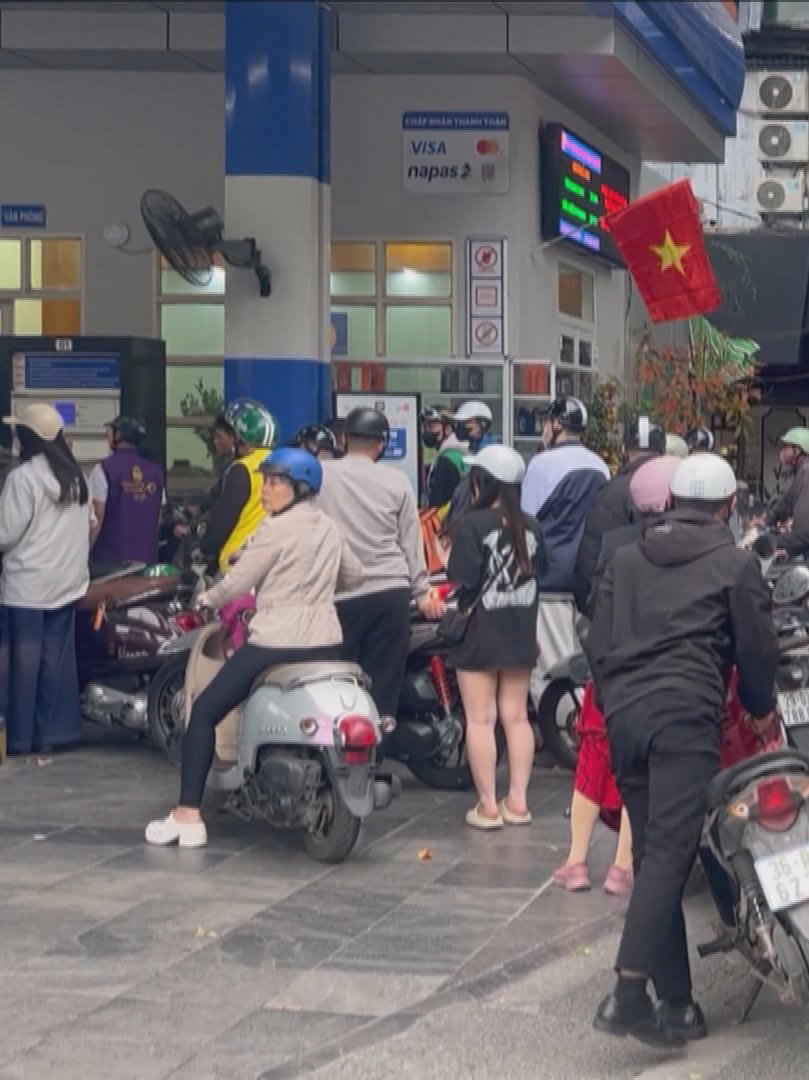 Xăng, dầu tăng cao: Cần sự đồng hành, chia sẻ của doanh nghiệp và người dân