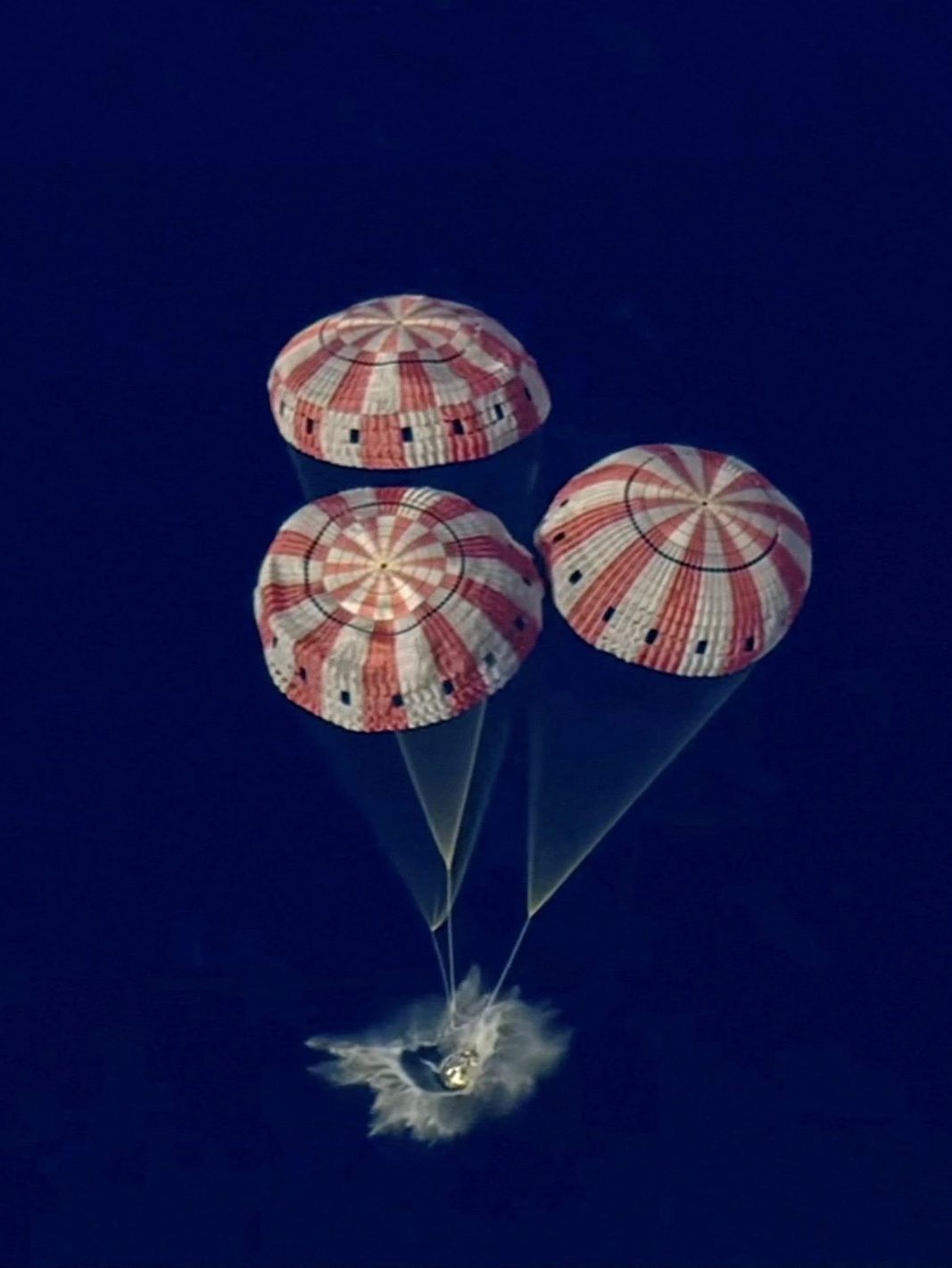 Tàu Orion chở 4 phi hành gia trở về Trái Đất an toàn