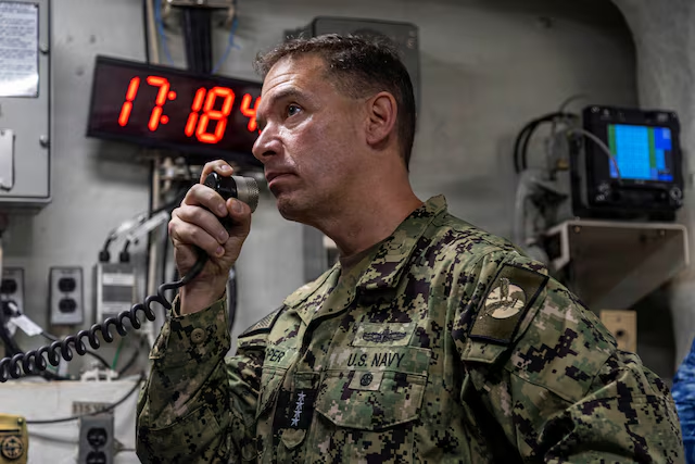 Mỹ triển khai 2 tàu rà phá thủy lôi ở eo biển Hormuz - Ảnh 2.