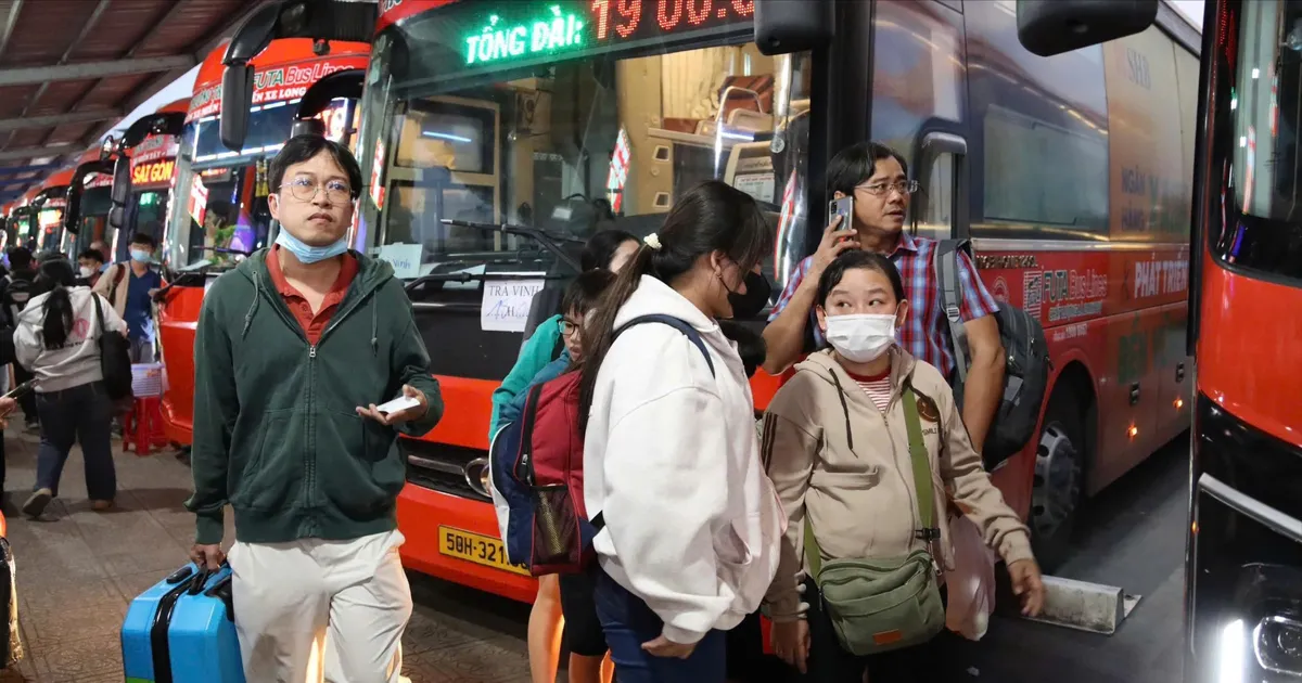 Cao điểm đi lại dịp lễ 30/4, 1/5: Tăng cường phương tiện, kiểm soát giá vé