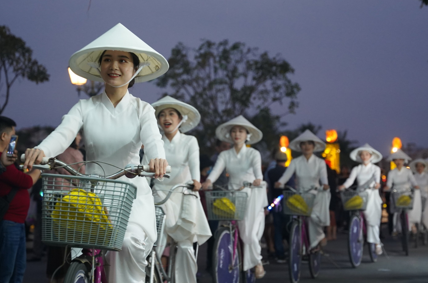 Đà Nẵng lần đầu tổ chức Lễ hội Áo dài trong loạt sự kiện dịp lễ 30-4 - Ảnh 1.