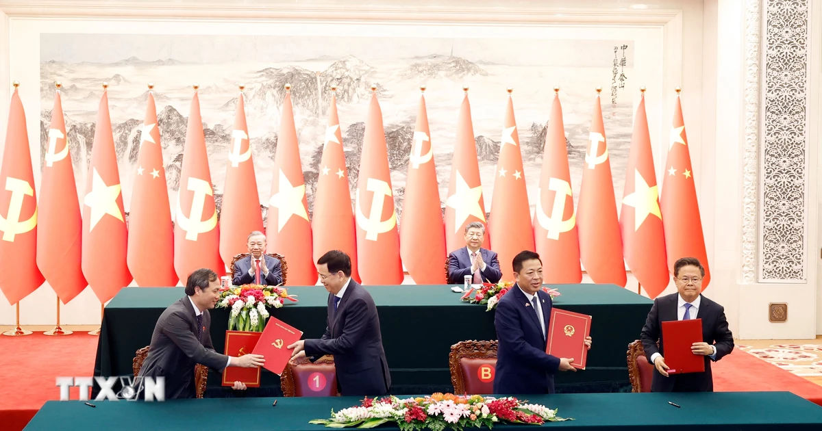Lễ ký kết một số văn kiện hợp tác tiêu biểu giữa Việt Nam - Trung Quốc - Ảnh 1.