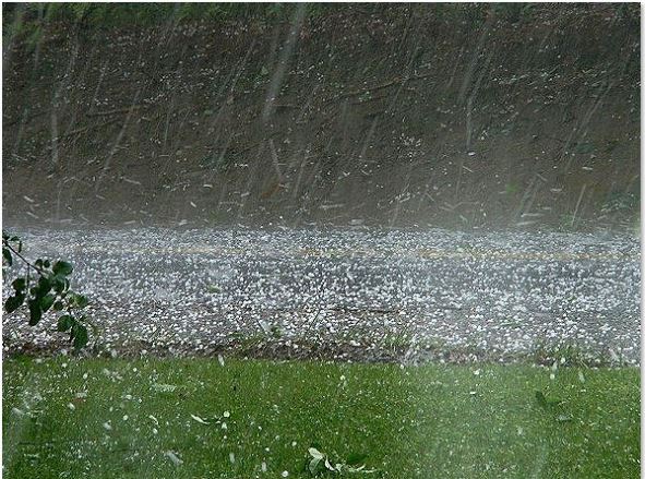 Mưa dông diện rộng ở Bắc Bộ, cảnh báo lũ quét và sạt lở đất - Ảnh 1.