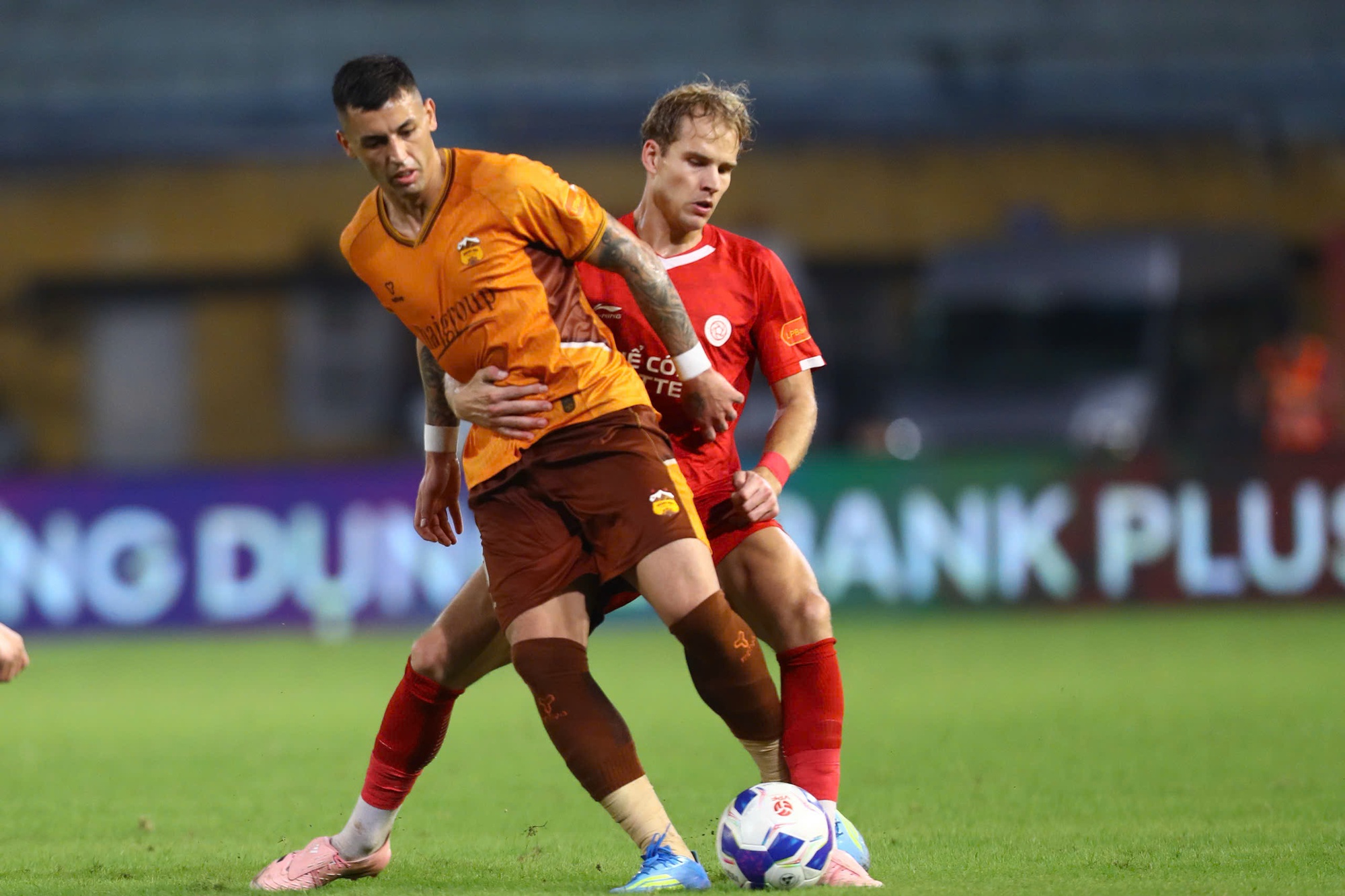 Thể Công Viettel thắng nhọc HAGL ngày HLV Popov bị kỷ luật: Chưa buông đua vô địch - Ảnh 2.