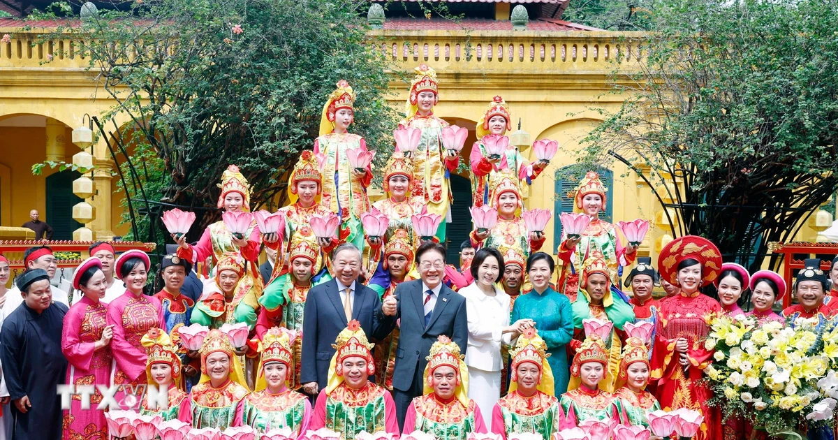 Tổng Bí thư, Chủ tịch nước và Phu nhân chủ trì Chương trình hữu nghị đặc biệt tại Hoàng Thành Thăng Long