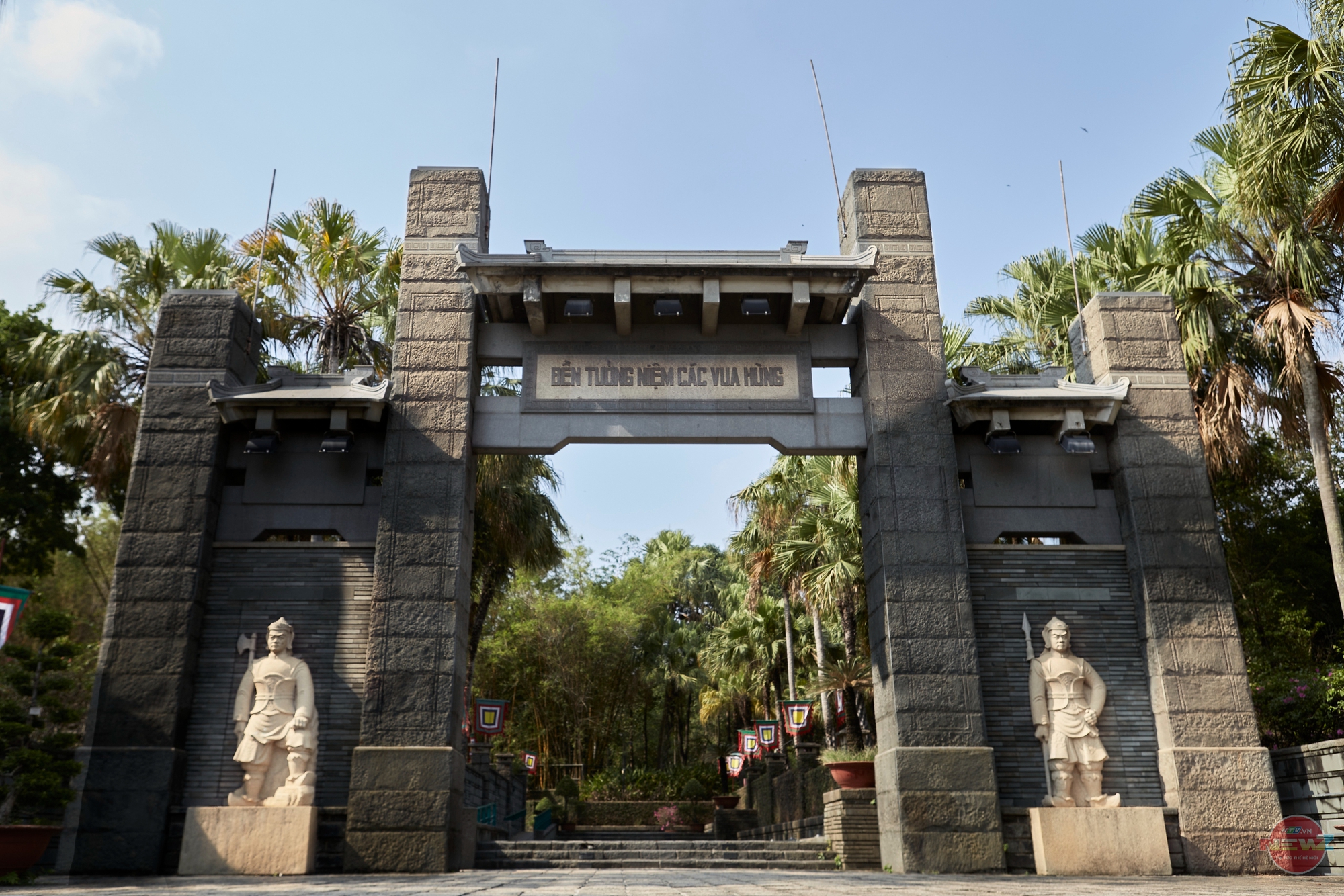 Ghé thăm Đền tưởng niệm các Vua Hùng ở TP.HCM dịp Giỗ Tổ Hùng Vương - Ảnh 4.