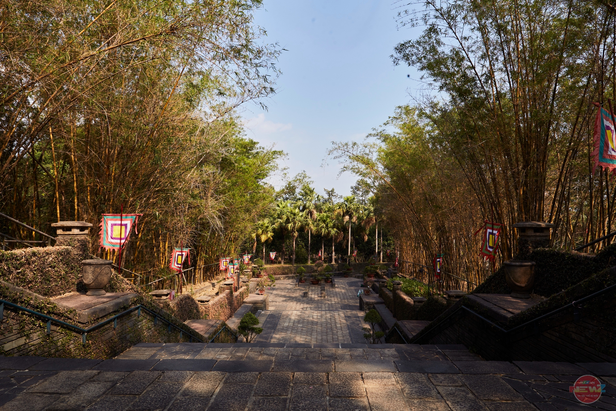 Ghé thăm Đền tưởng niệm các Vua Hùng ở TP.HCM dịp Giỗ Tổ Hùng Vương - Ảnh 9.