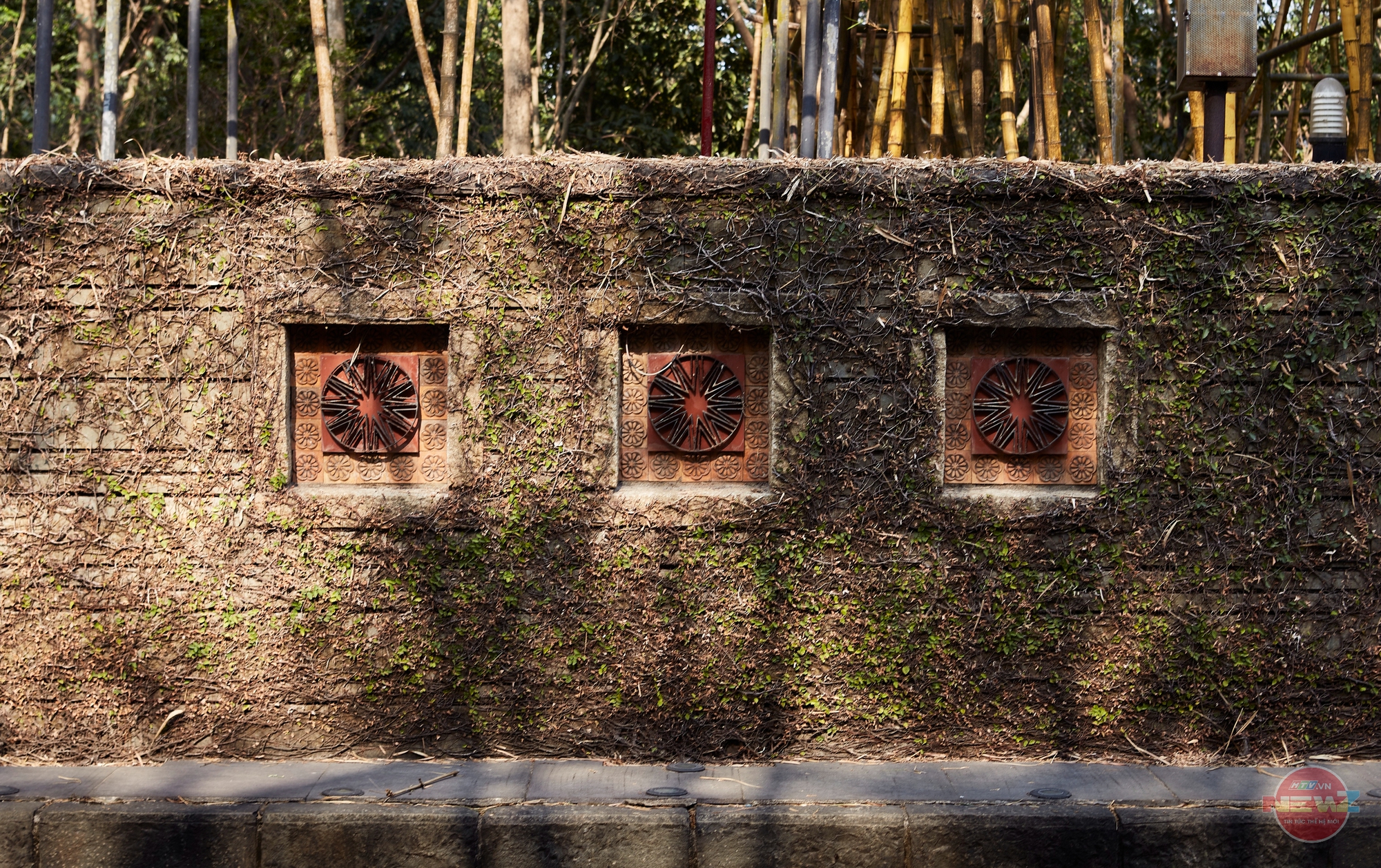 Ghé thăm Đền tưởng niệm các Vua Hùng ở TP.HCM dịp Giỗ Tổ Hùng Vương - Ảnh 10.