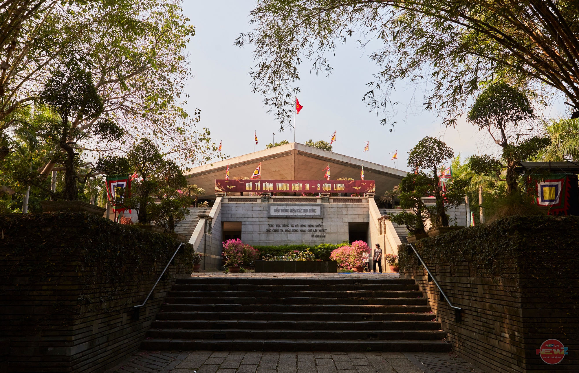 Ghé thăm Đền tưởng niệm các Vua Hùng ở TP.HCM dịp Giỗ Tổ Hùng Vương - Ảnh 14.