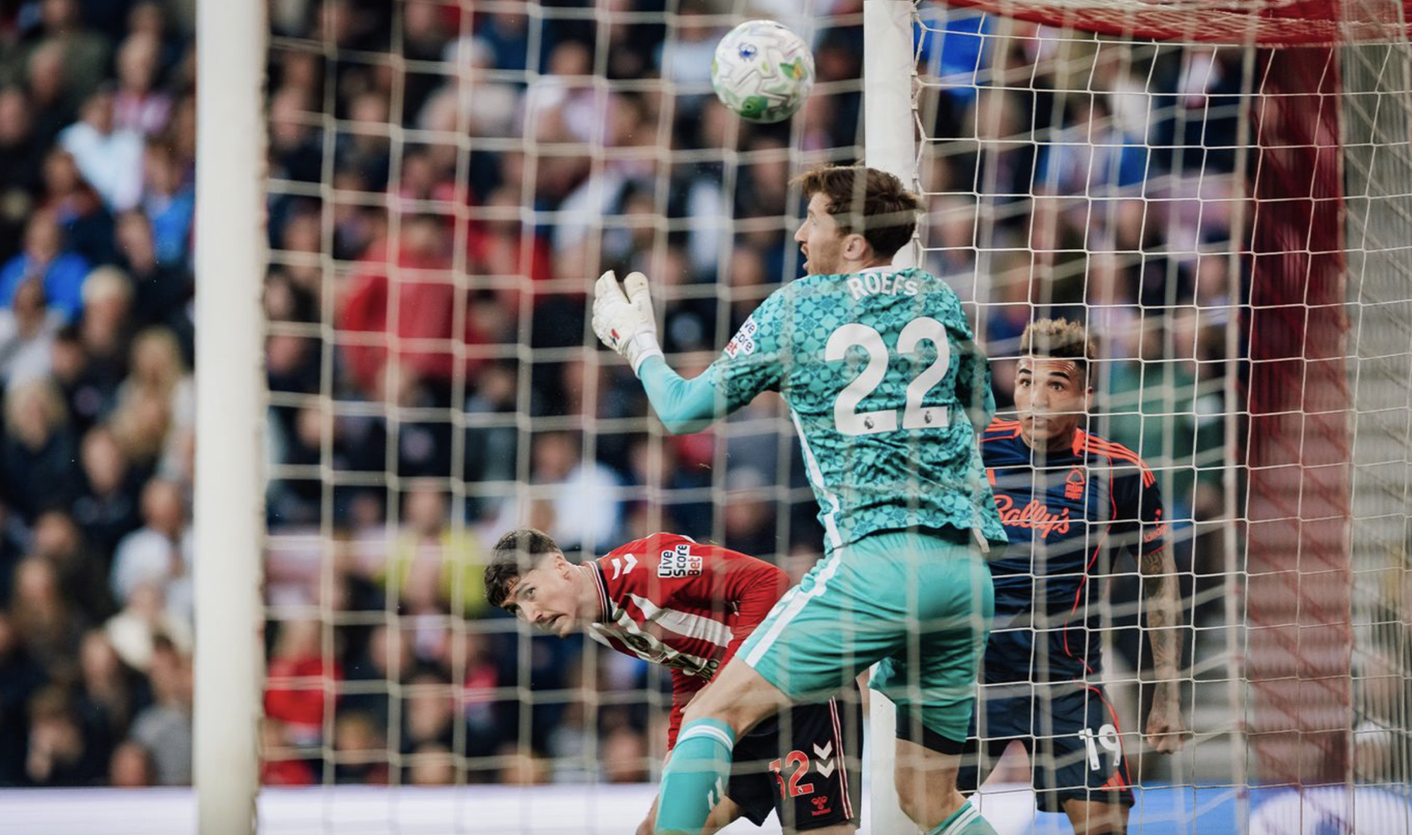 Forest thắng tưng bừng Sunderland, West Ham và Tottenham âu lo vé trụ hạng - Ảnh 2.