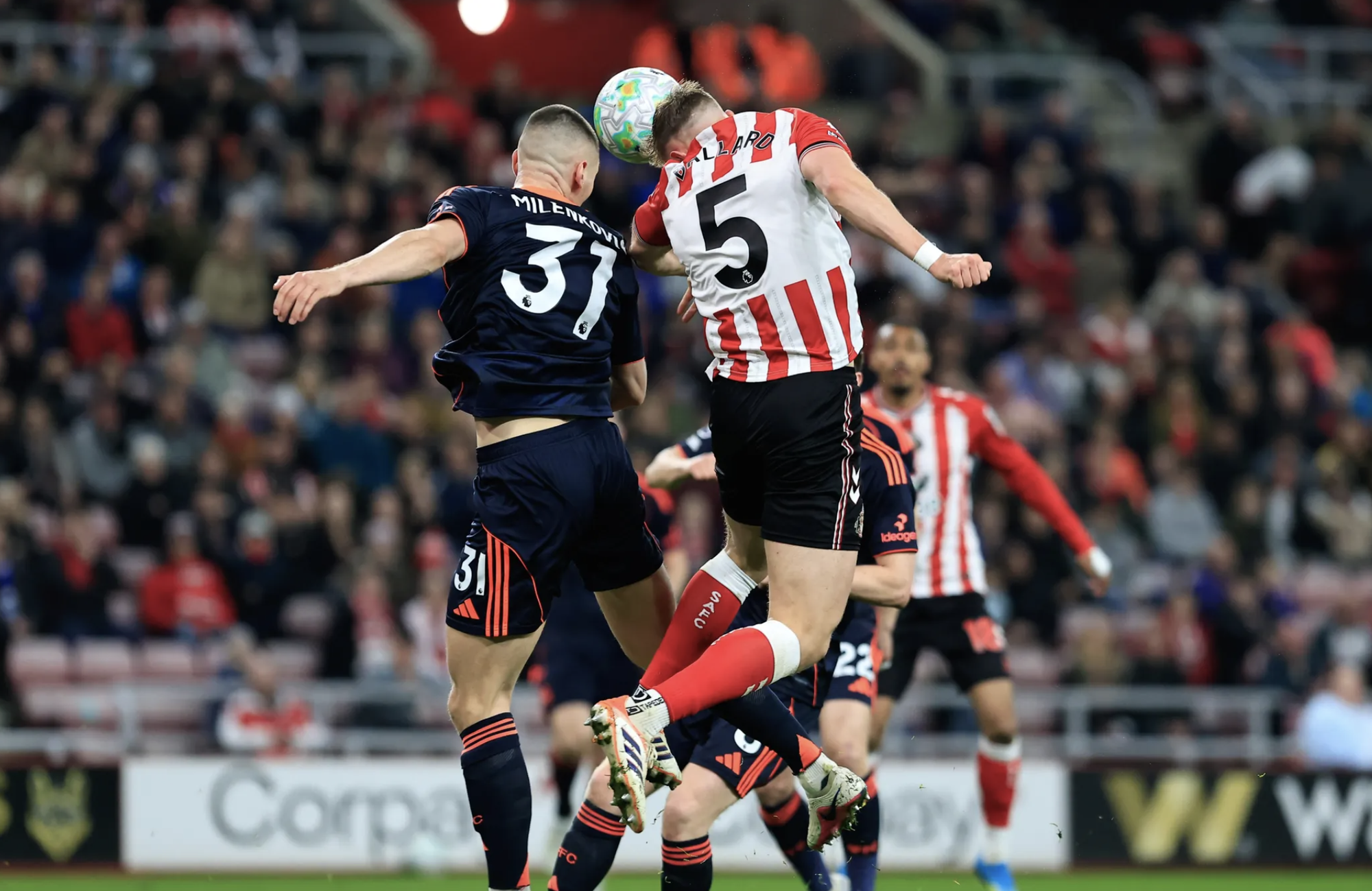 Forest thắng tưng bừng Sunderland, West Ham và Tottenham âu lo vé trụ hạng - Ảnh 1.