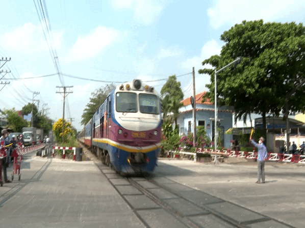 Từ hành lang đường sắt đến những tuyến đường hoa an toàn - Ảnh 1.